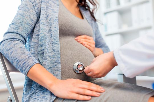 ¿Qué medicamentos se utilizan para la estimulación ovárica en IA y FIV?